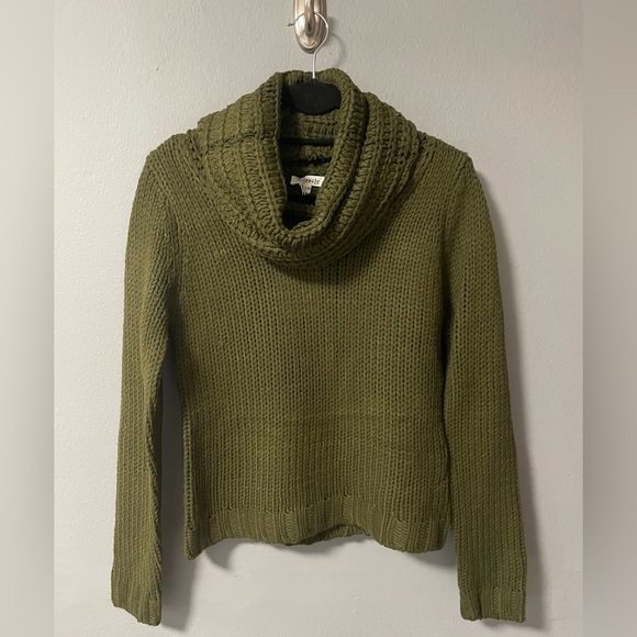 NWT Miracle Chunky Cable Knit Cowl Neck Sweater in Olive. Size S/M - Picture 1 of 7